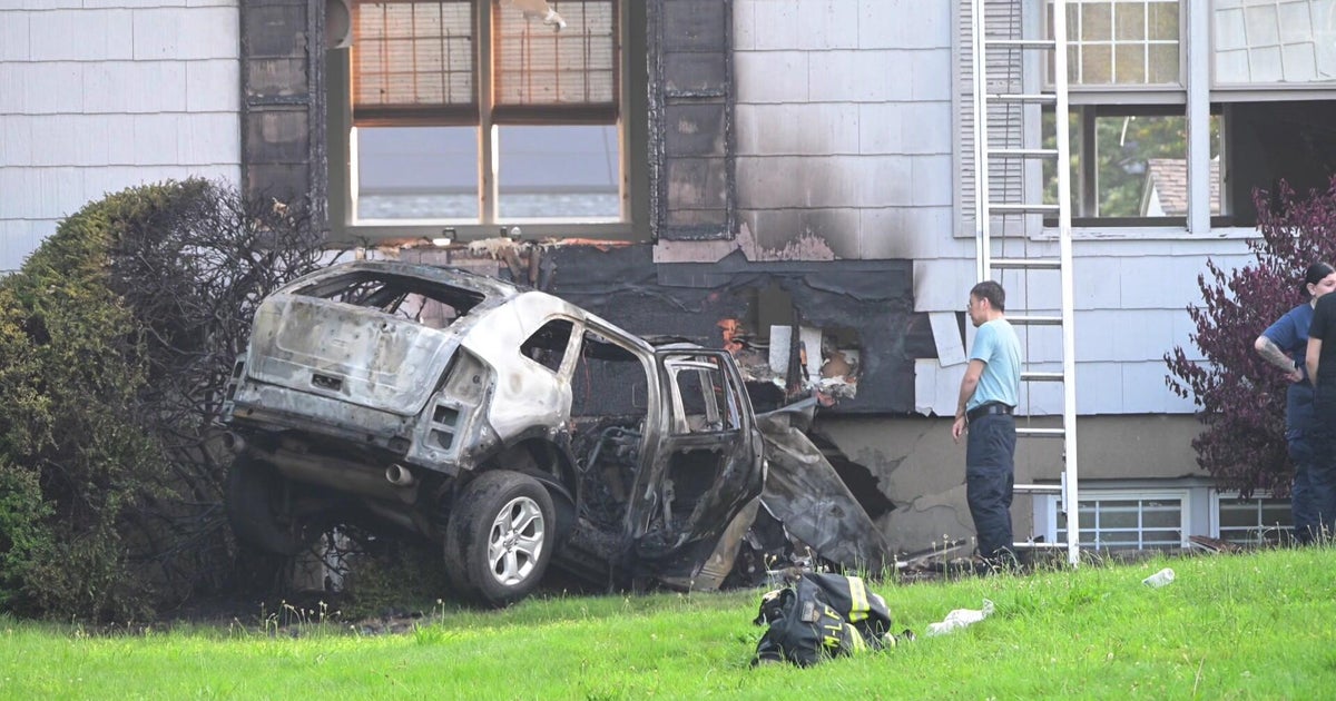 Car crashes into Quaker Meeting House in Manhasset, driver killed 