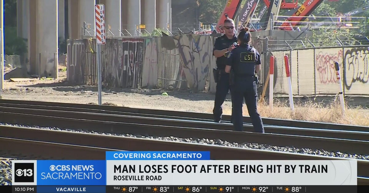 Man loses foot after being hit by train in north Sacramento - CBS ...