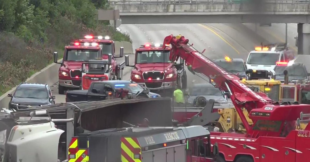 Authorities respond to semi-truck rollover crash on I-696 in Macomb County 