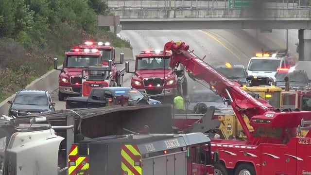 westbound-i-696-hoover-road-crash.jpg 