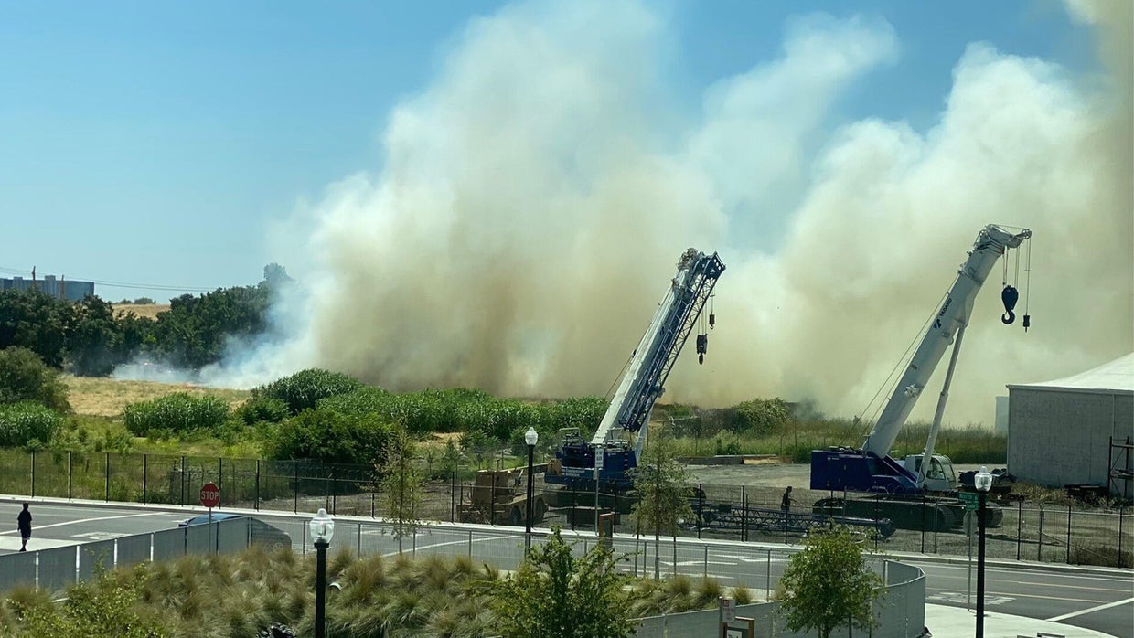 Fire near Sacramento Railyards threatens structures, firefighters say ...