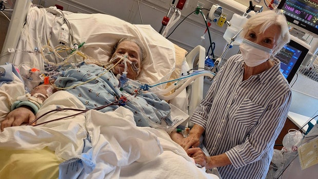 charlene-visiting-sue-in-hospital.jpg 