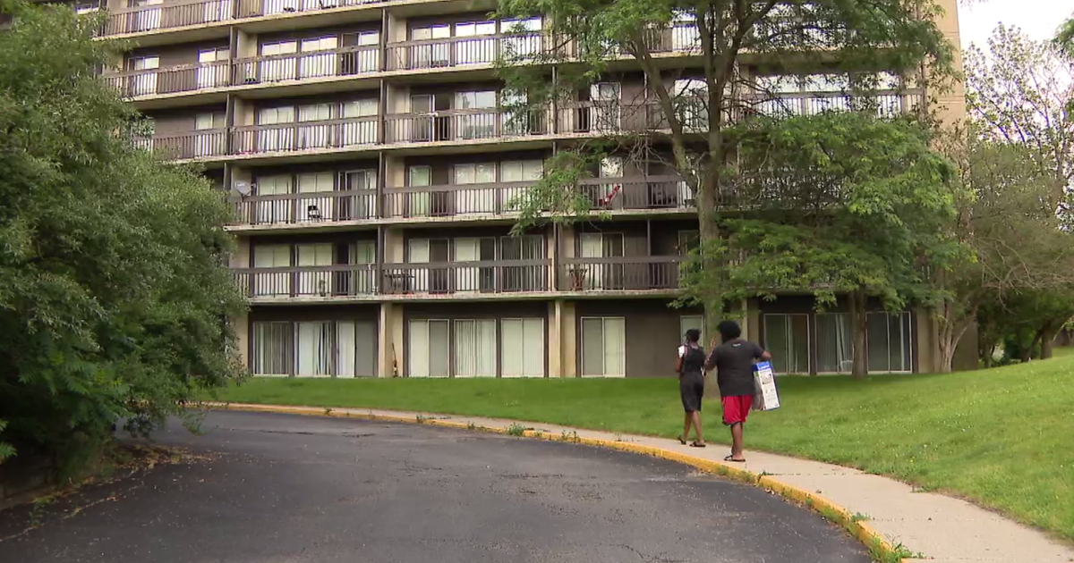 With dangerous heat coming, Park Forest apartment complex residents have no AC 