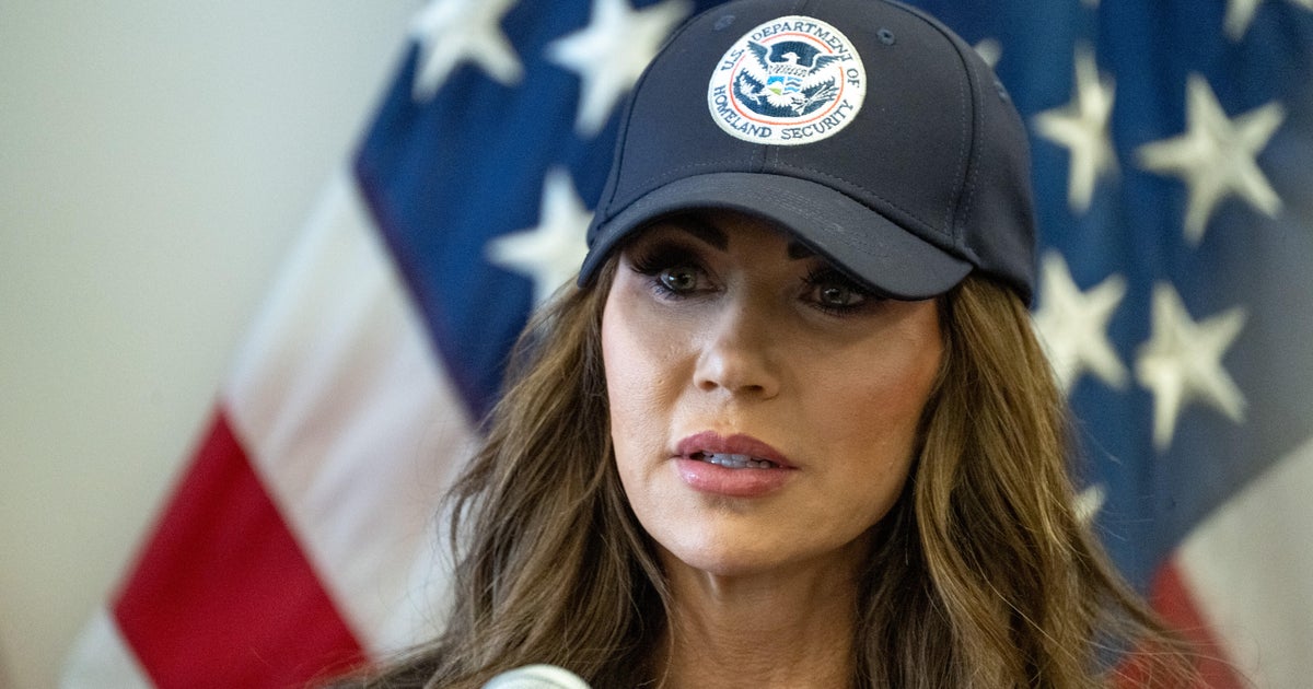 Florida, “Timsah Alcatraz” dahil olmak üzere göçmen gözaltı siteleri inşa etmek için federal fon alacak, Noem diyor