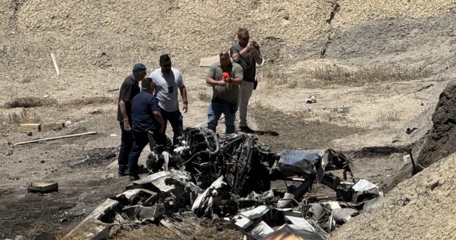 2 dead in small plane crash in Montrose, officials say 