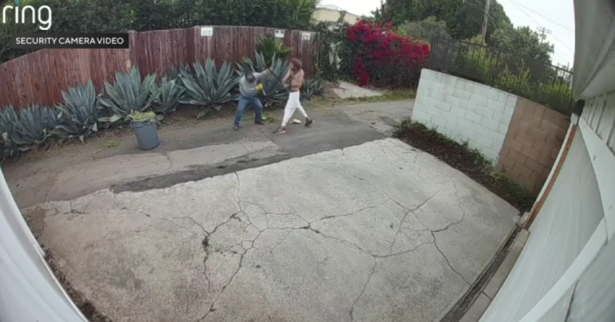 Gardener attacked while working outside of West Los Angeles homes 