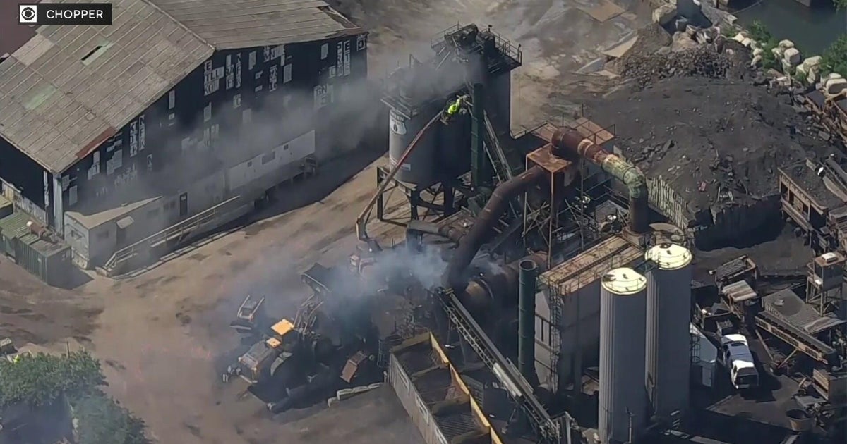 Queens residents complain about foul odor from asphalt facility 