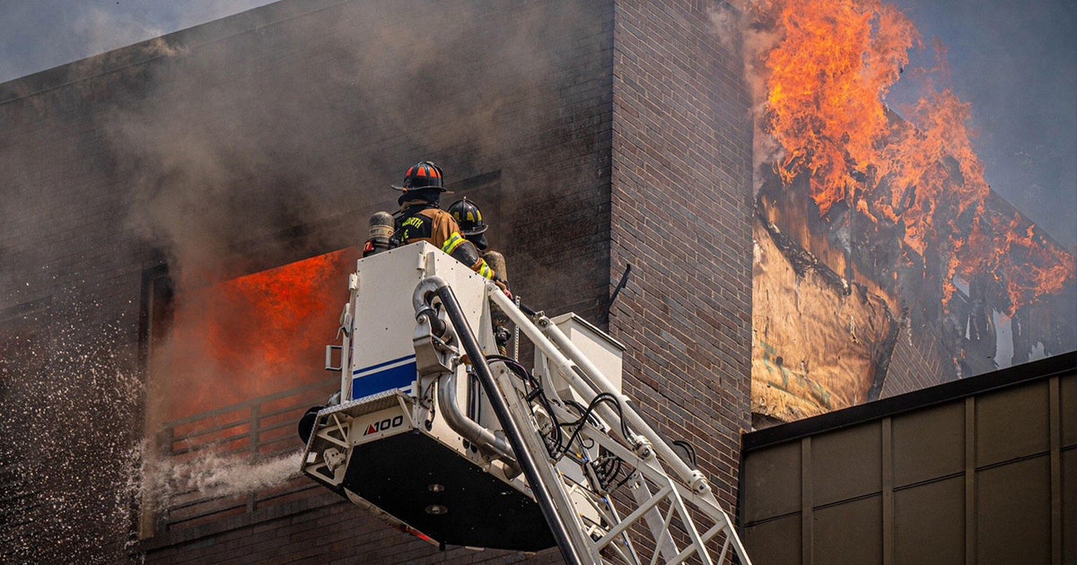 834 people displaced after Fort Worth apartment fire, officials say 