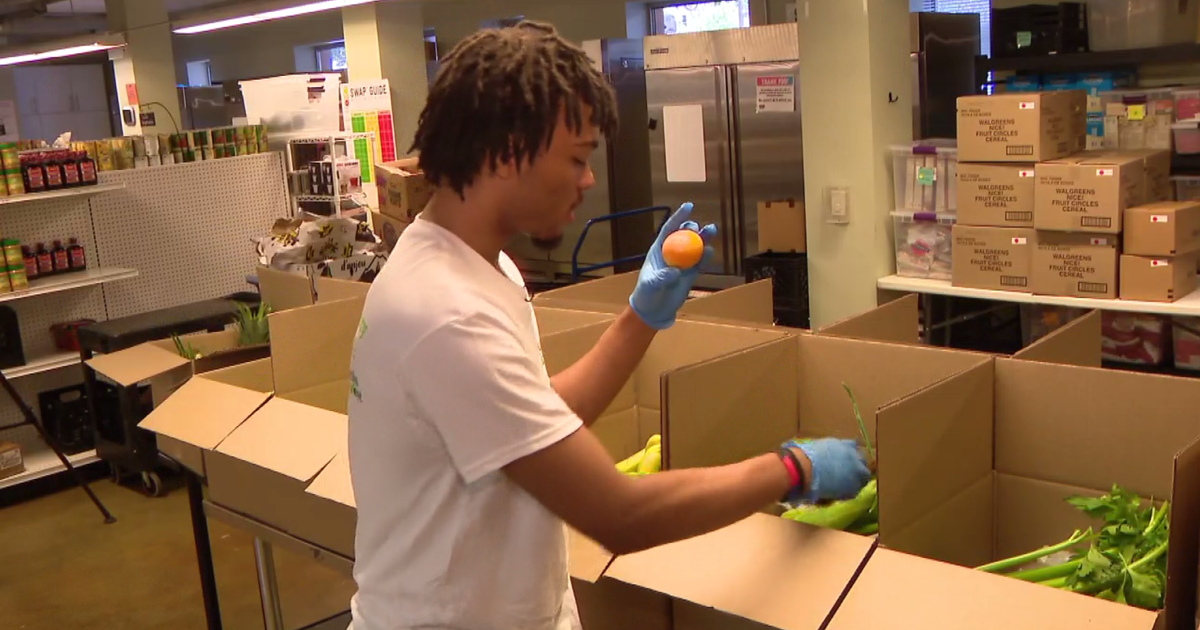 West Side youth help get healthy groceries to seniors in Austin 