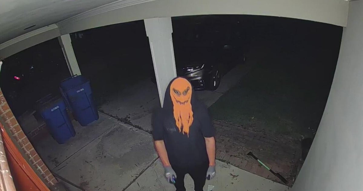 Dearborn Heights police search for "suspicious person" with mask 