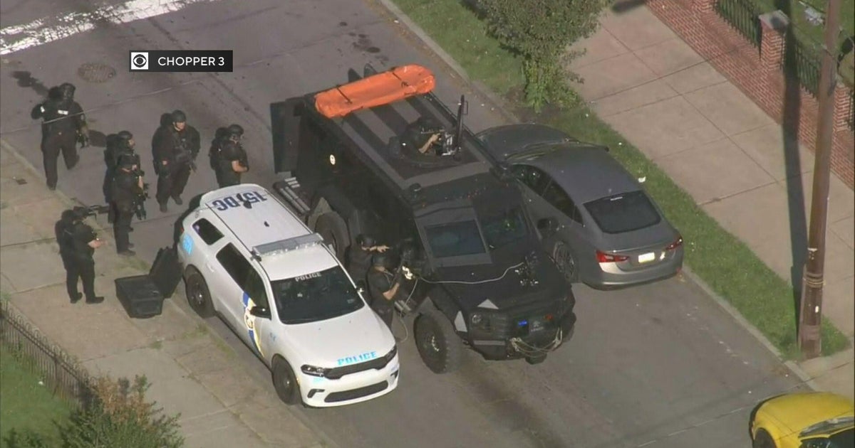 SWAT units search for gunman in deadly 7-Eleven shooting in Northeast Philly 