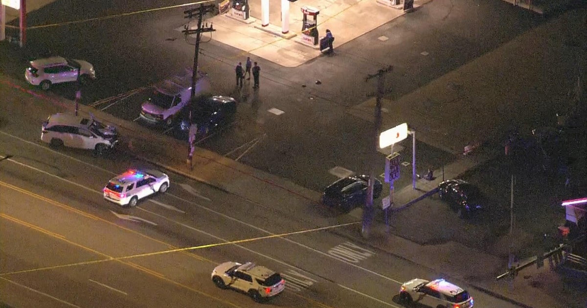 2 dead, another injured in Northeast Philly crash on Roosevelt Boulevard, police say 
