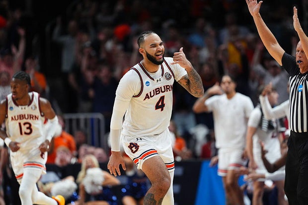 Johni Broome #4 of the Auburn Tigers gestures during the Elite Eight round of the 2025 NCAA Men's Basketball Tournament 