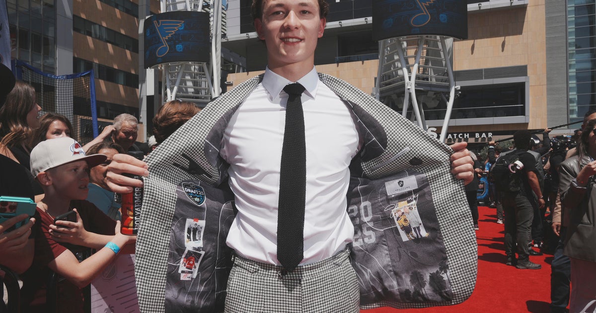 Islanders take defenseman Matthew Schaefer with 1st pick in NHL draft 