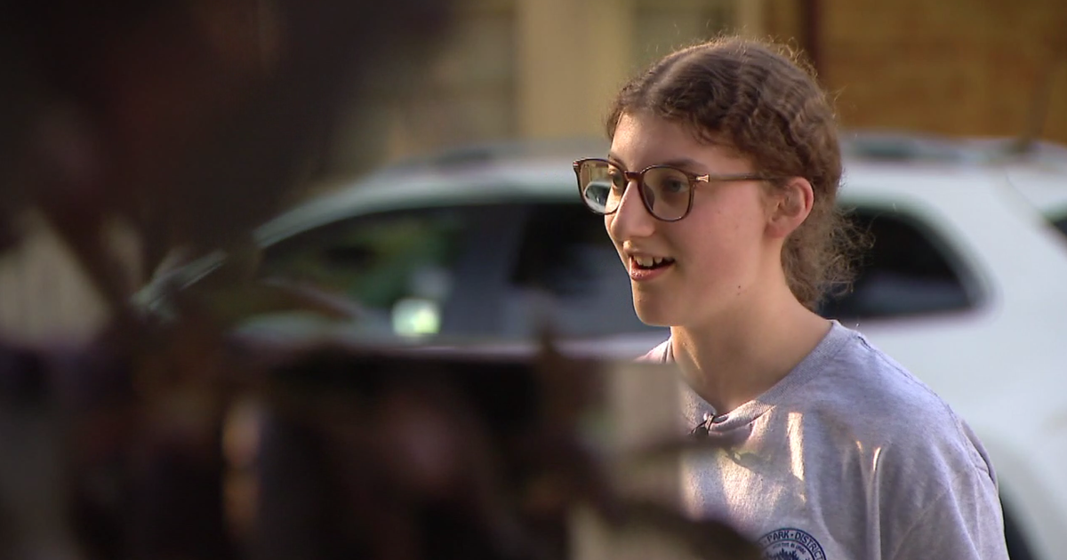 Driver stopped, then left, after hitting teenage girl on bike in Mount Greenwood 
