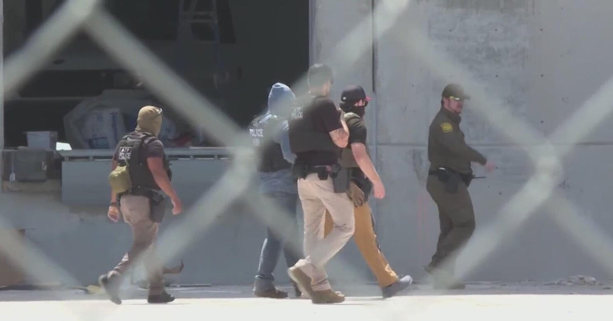 ICE raid in Laredo sparks panic among construction workers - CBS Texas