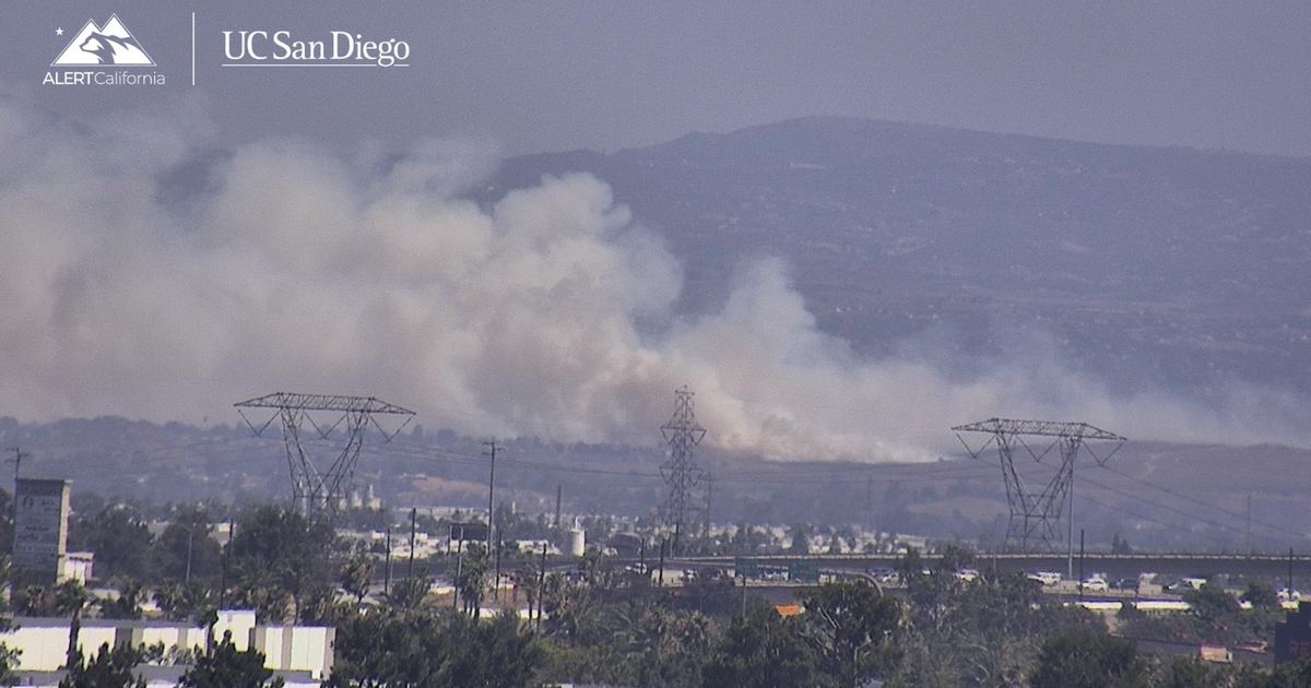 Evacuation orders issued as fire breaks out near homes in Riverside 