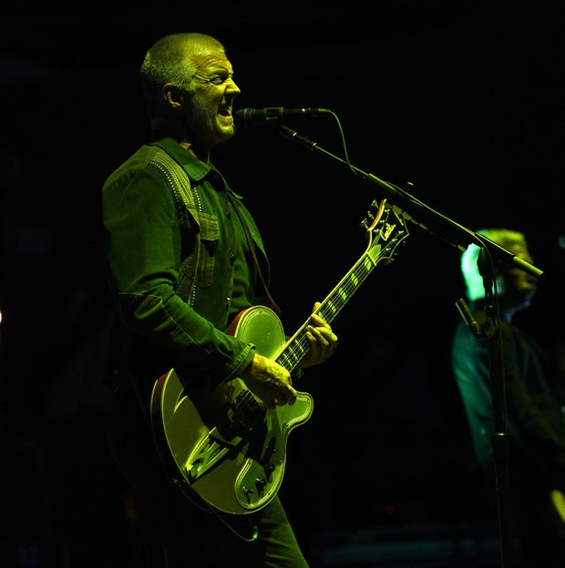 jake-barlow-queens-of-the-stone-age-06212025-chicago-jb203538.jpg 