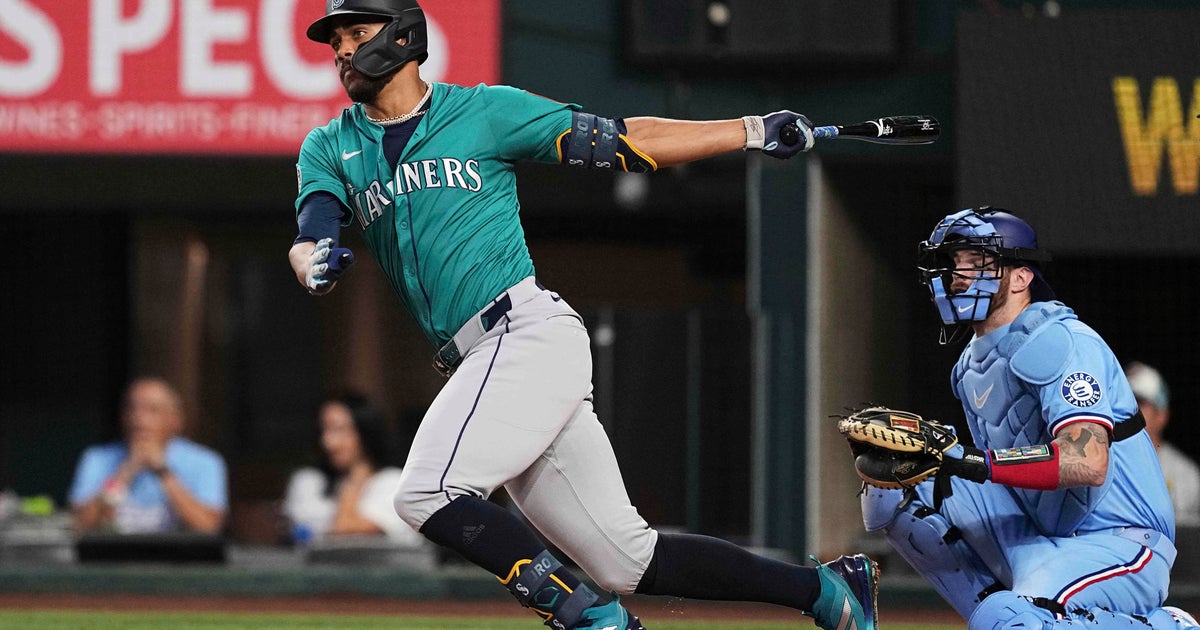 Mariners beat Rangers with extra inning homer 
