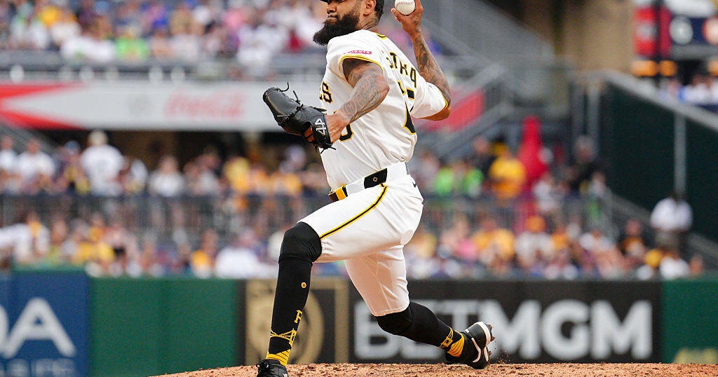 Pirates' Santana begins serving 3-game suspension for confrontation with fan 