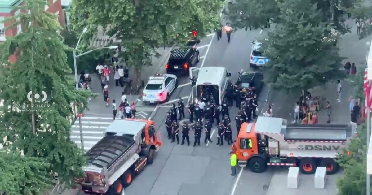 6 injured with bear spray in Washington Square Park, FDNY says 