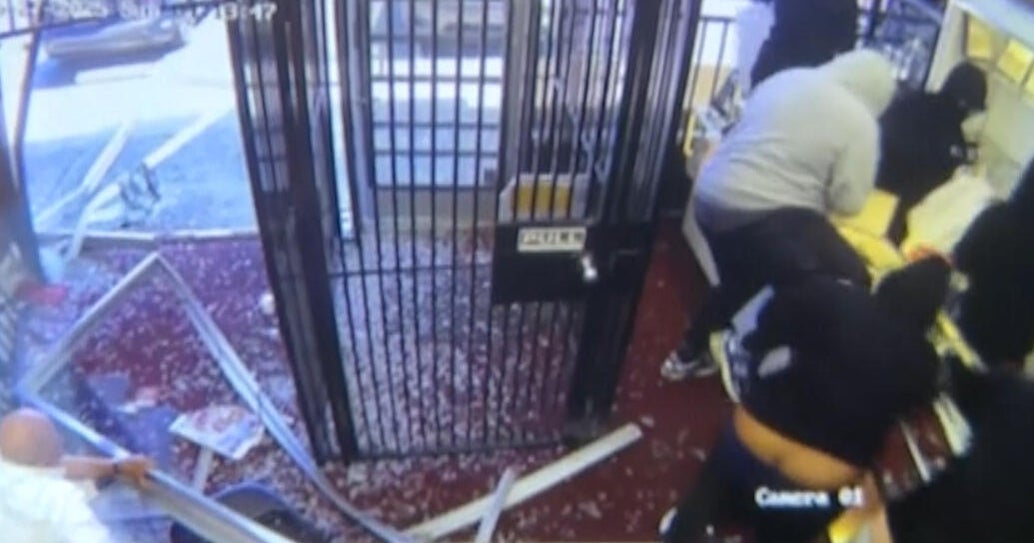 Thieves ram vehicle into Sunnyvale jewelry store, evade police after stealing merchandise 