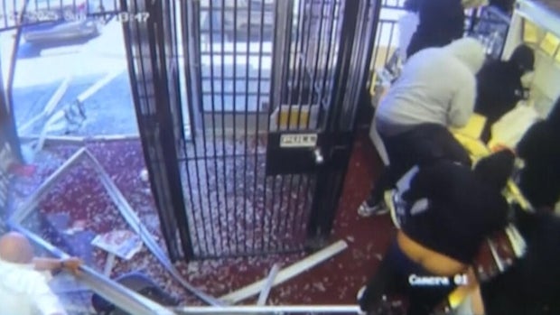 Sunnyvale jewelry store robbery smash-and-grab theft 