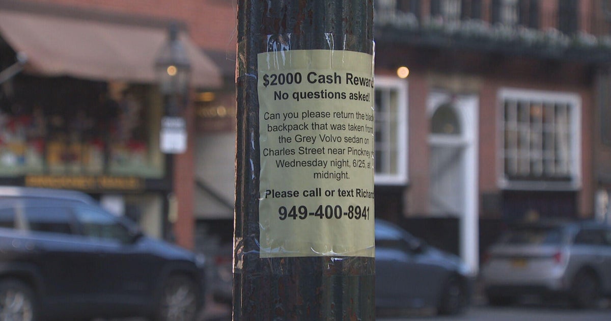 Father of the bride offers reward for stolen backpack with wedding speech 