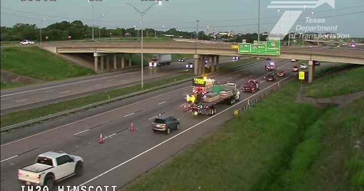 I-20 at US-377 in Benbrook shut down due to crash 