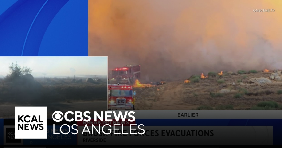 Riverside homes evacuated due to brush fire - CBS Los Angeles