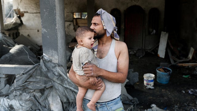 Aftermath of an Israeli strike on a house that took place on Monday, in Zawayda 