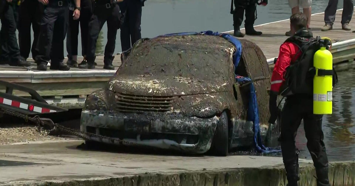 Body found in vehicle in Mount Sinai Harbor believed to be missing man 