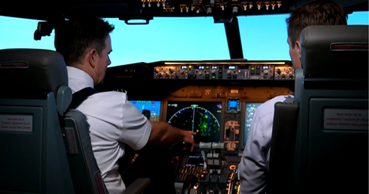 Inside how pilots, airlines train for air traffic control disruptions 