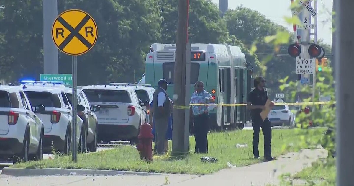 Man injured after shooting on DDOT bus, police searching for suspect 
