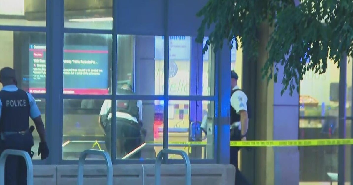 Man critically injured in shooting on CTA train near Roosevelt stop 