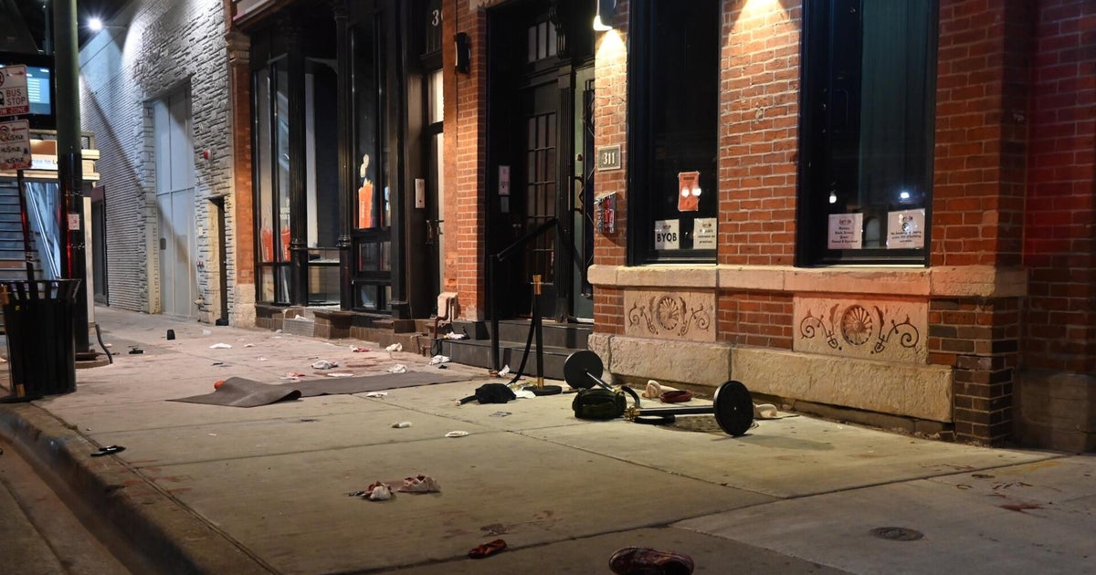 Mass shooting outside Chicago nightclub kills 4, injures 14