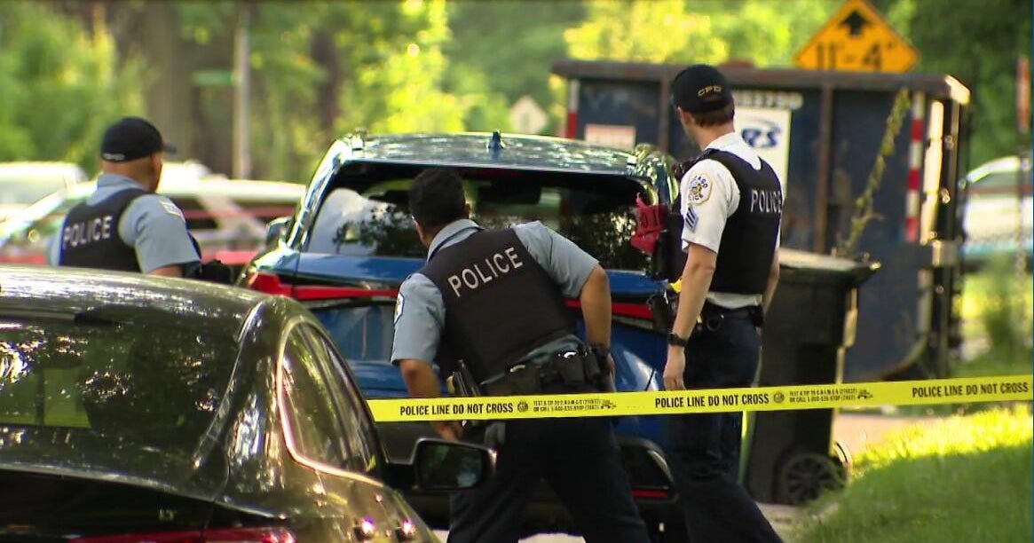 Shots fired at Chicago police officer in unmarked car in Englewood 