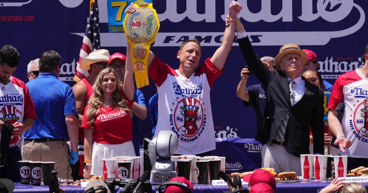 Joey Chestnut wins 2025 Nathan's Hot Dog Eating Contest 