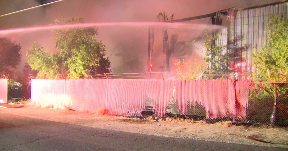 South Sacramento manufacturing building goes up in flames after vegetation fire spreads to facility 