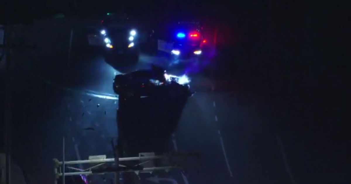 2 suspects hospitalized after LAPD pursuit ends in crash in Exposition Park 