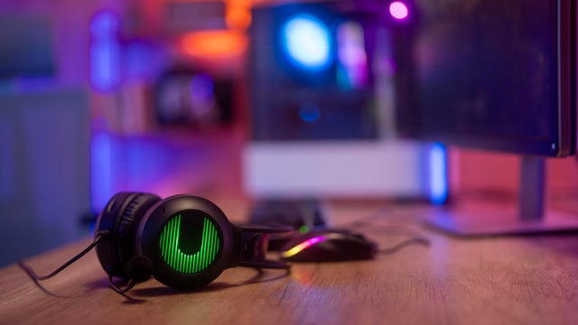 Gamepads headphones and keyboard with mouse 