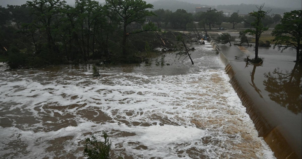 No Texas flood survivors found since Friday, over 160 still missing; Mother shares survival story