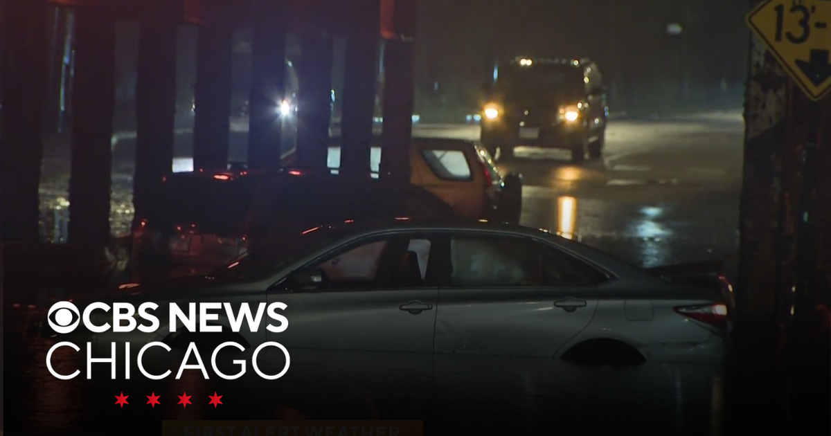 Drivers rescued after flash flooding across Chicago - CBS Chicago