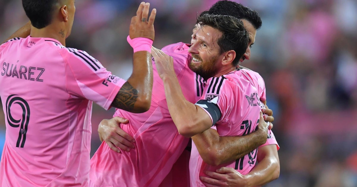 Lionel Messi has MLS-record 4th straight multi-goal game as Inter Miami beats New England 2-1