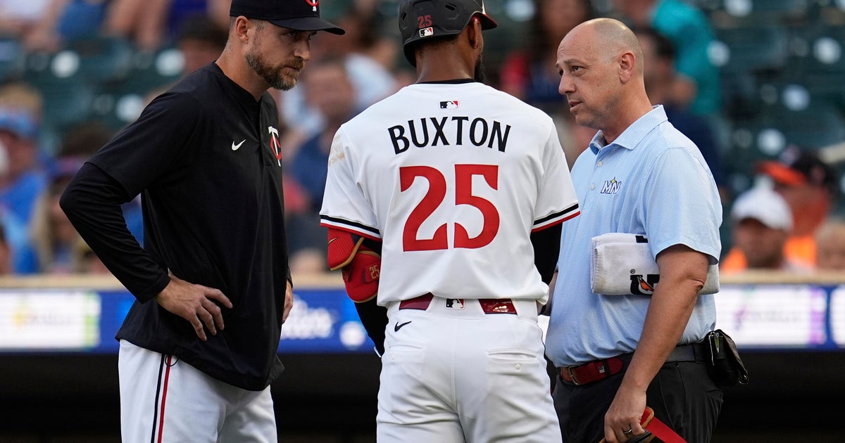 Twins holding Byron Buxton out of starting lineup with bruised hand 