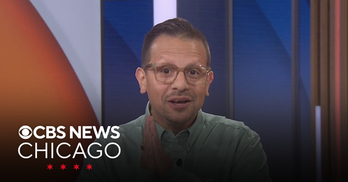 Mauricio Reyes talks about his organization, Album Runs - CBS Chicago