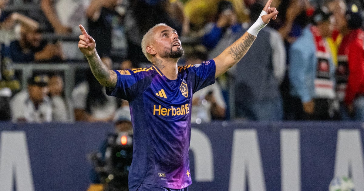 Marco Reus and Diego Fagúndez scored goals and L.A. Galaxy defeated D.C. United 2-1 on Saturday night. 