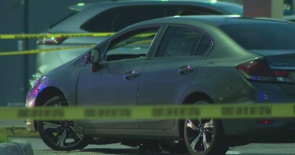 Man found shot inside car near a NW Miami-Dade flea market - CBS Miami
