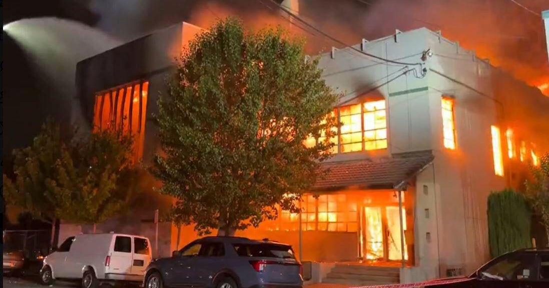 Large fire burns commercial building in San Jose - CBS San Francisco