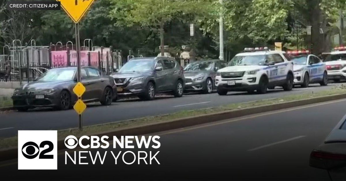Police investigating Hamilton Heights stabbing - CBS New York